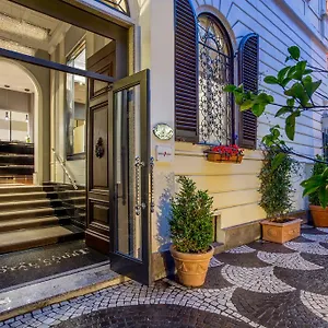 Royal Court **** Rome