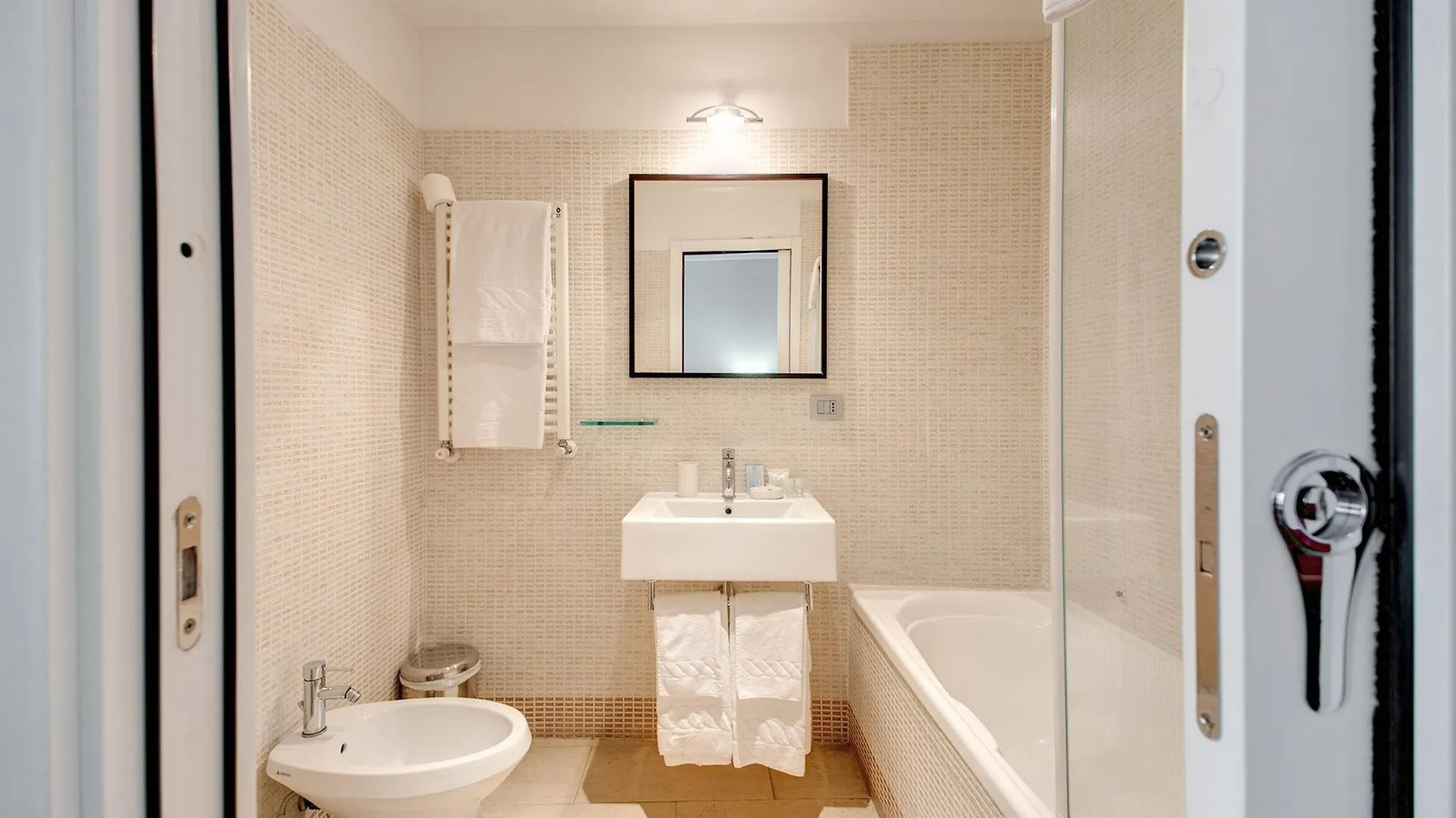 Target Inn Rooms Rome Guest house