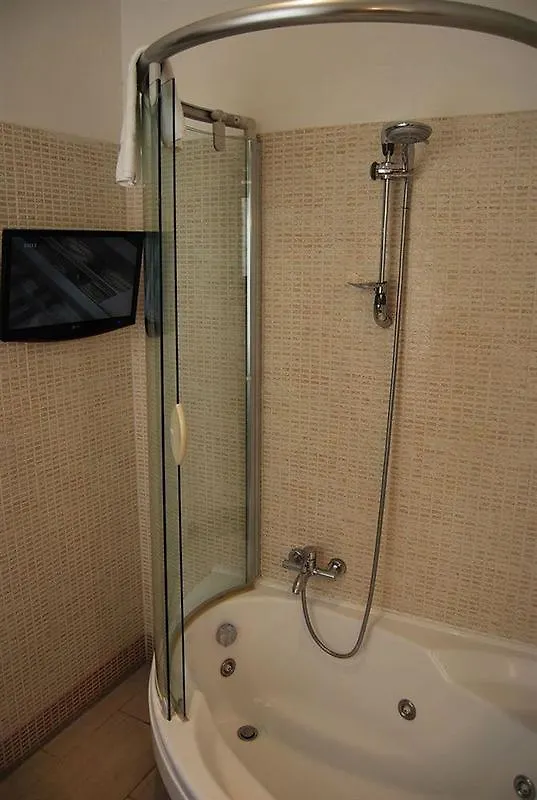 *** Guest house Target Inn Rooms Rome Italy